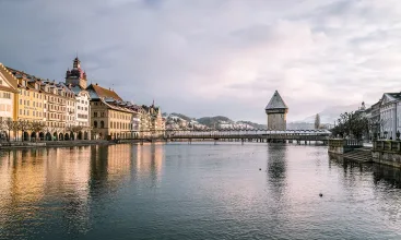 Die Stadt Luzern - Kapellbrücke mit Wasserturm.